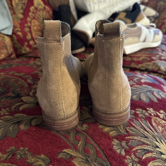 TOMS Ella Chelsea  Womens  Boots   Ankle  Sz. 7.5 Tan - Picture 2 of 5